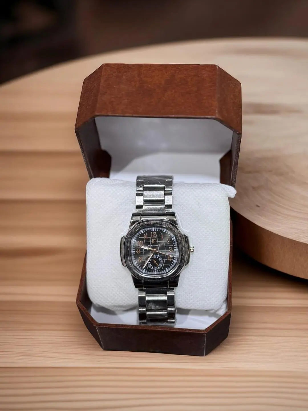 Man's Watch With Textured Strap Hype Hem