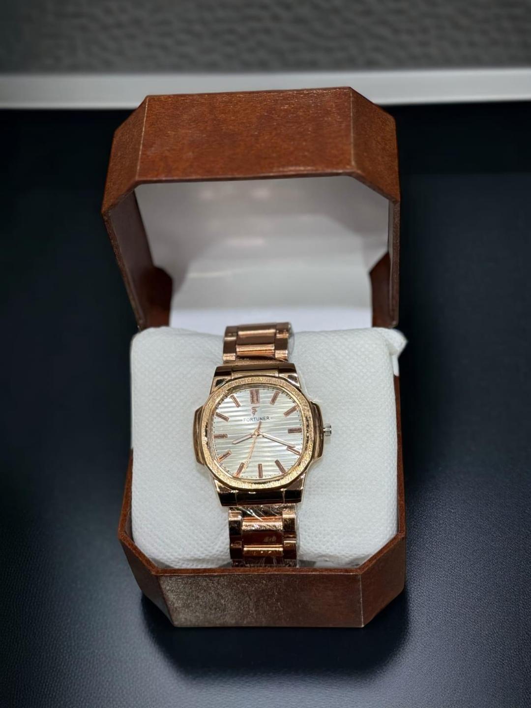 Men's Analogue Watch with Textured Strap - 1 Pc