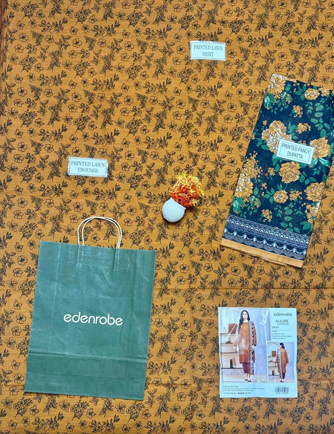 3 Pcs Women's Unstitched Printed Suit